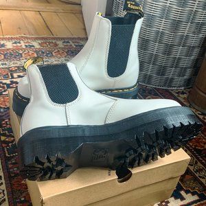 2976 SMOOTH LEATHER PLATFORM CHELSEA BOOTS, Size US 9, EU 41